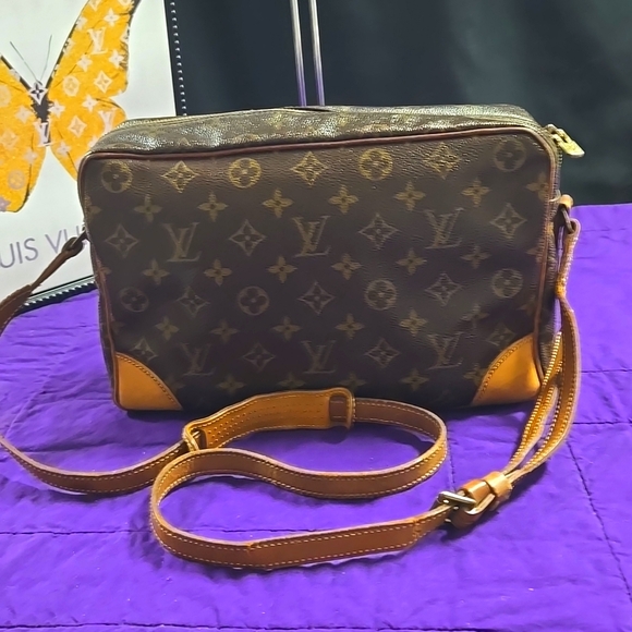 AUTHENTIC LOUIE VUITTON MONOGRAM TROCADERO 30 SHOULDER/ CROSSBODY BAG - Picture 2 of 12